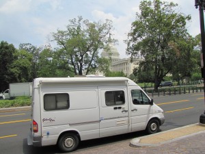 "La Combi" estacionada frente al ¡CAPITOLIO! en Washington