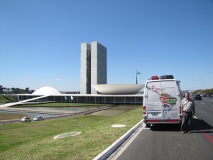 Frente al Palacio del Planalto, sede del Ejecutivo Nacional