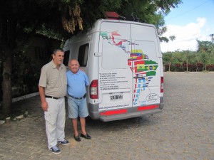 Con Don Chiquinho I, productor, promotor y vendedor de Cachaca artesanal de alta calidad en Viscosa