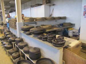 Taller donde fabrican laas "panelas" de barro, famosas las de Vitoria en todo Brasil