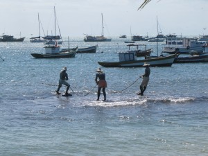 Muy buena escultura de los tres pescadores en Buzios